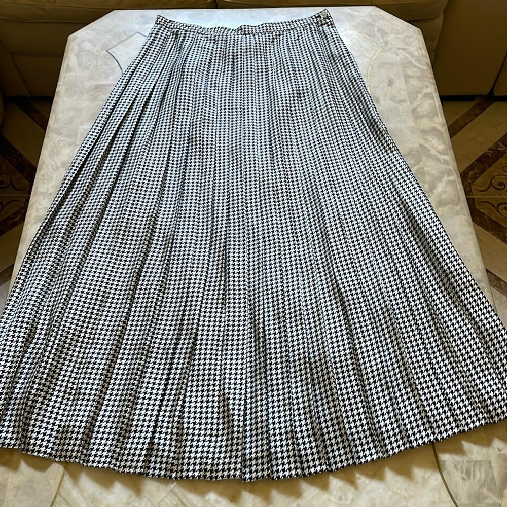 LAUREN RALPH LAUREN WOMEN’S 100 PERCENT SILK PLEATED SKIRT SIZE 10